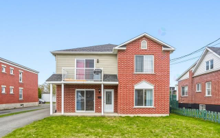362 Rue Robinson S, Granby, QC J2G 7M9